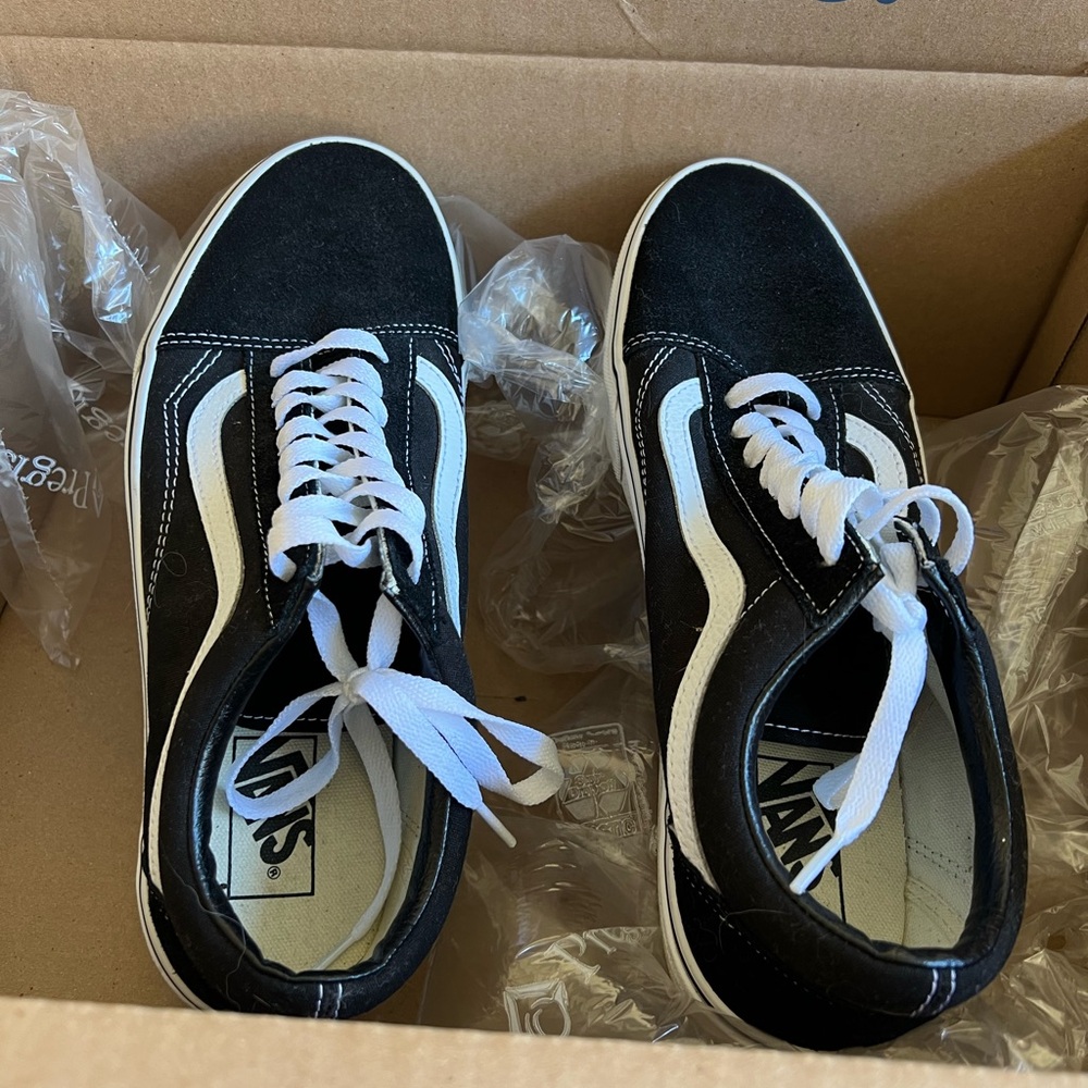 Vans Men's Black and White Sneakers